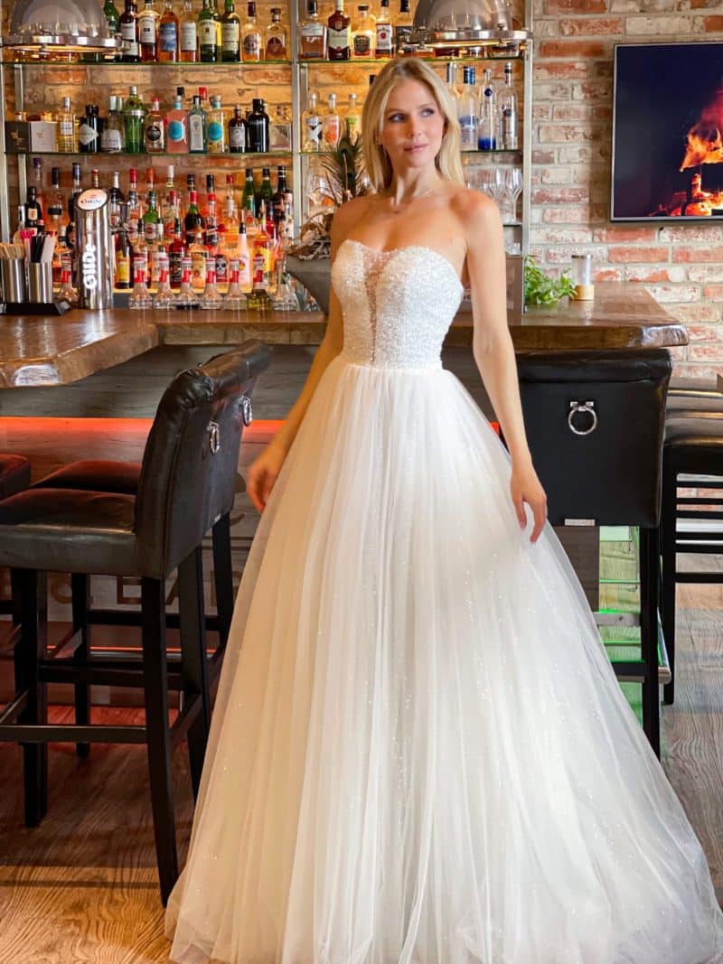 mgb70 Fashion Queen Brautkleid bei VeRina Brautmoden in Hille Rothenuffeln Glitzertüll Prinzessinnenkleid Glitzercorsage Herzausschnitt schnürung